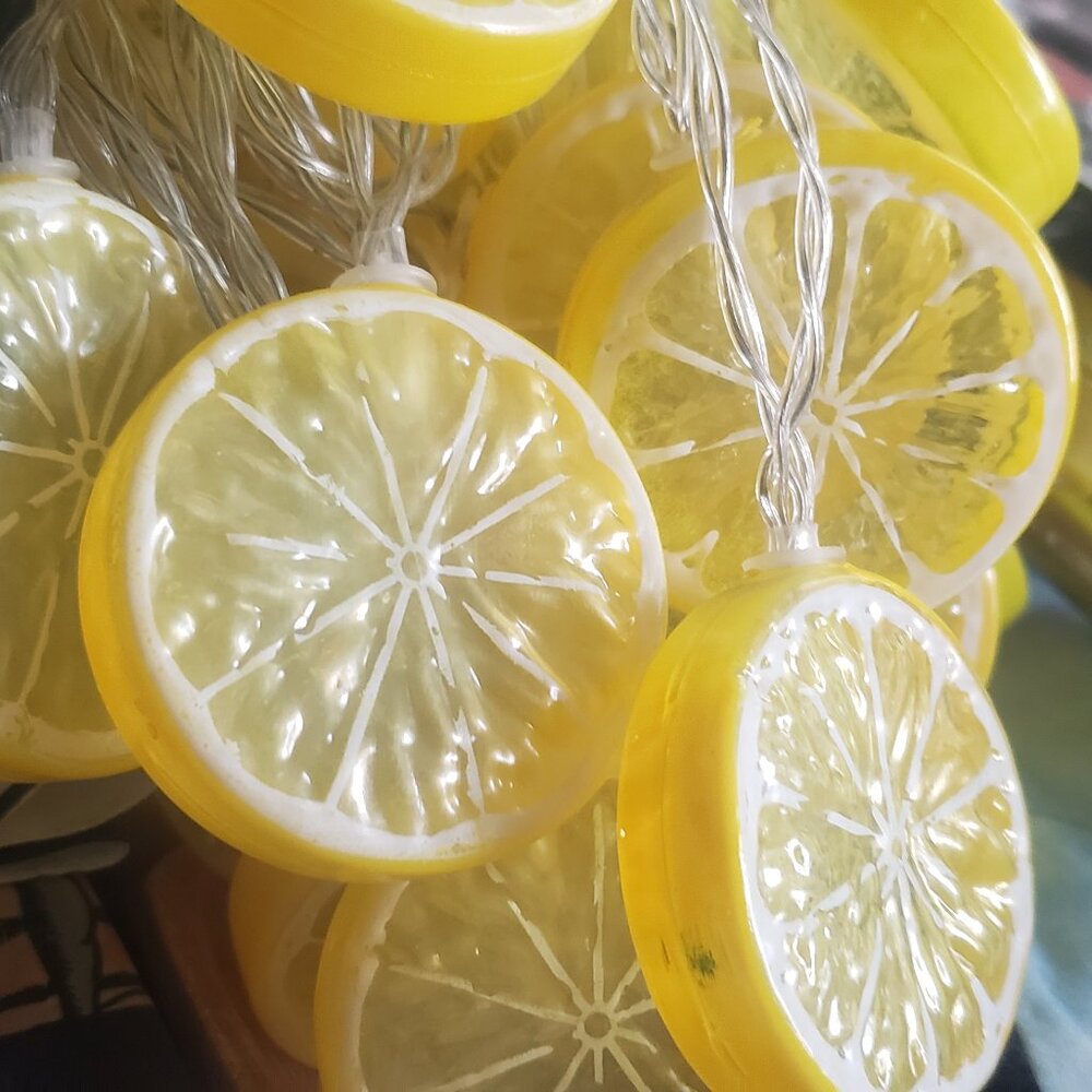 Battery-powered 20 count Lemon-Lights Strand